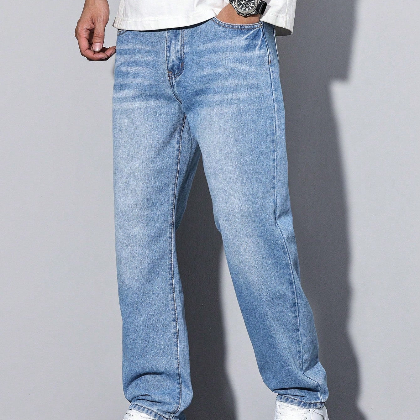 Men's Washed Denim Straight-Leg Jeans