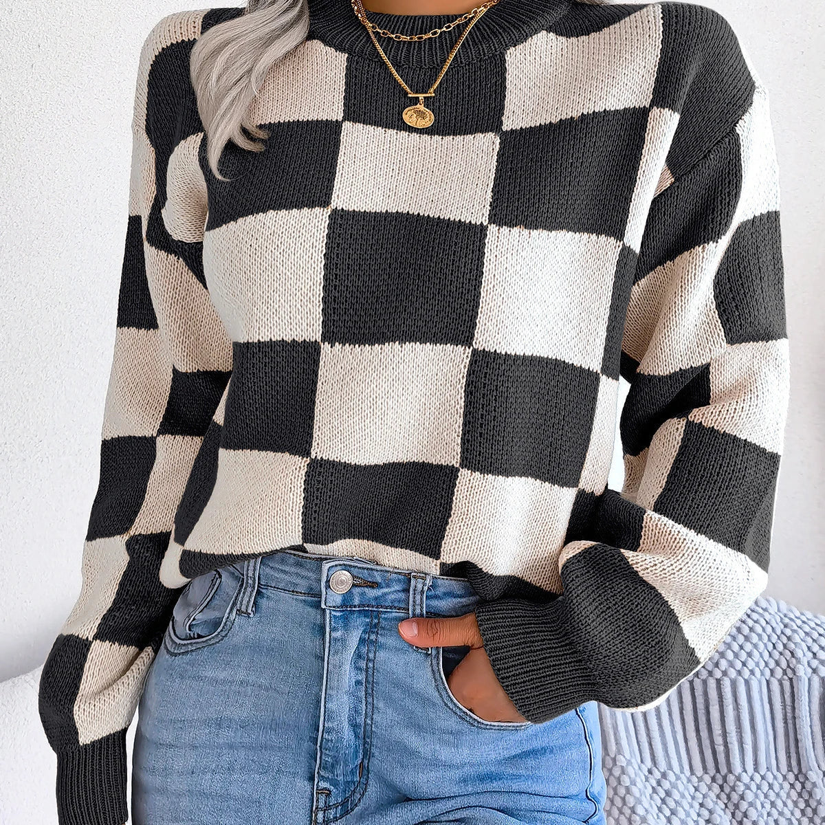Checkered Knit Sweater with Crew Neck and Long Sleeves